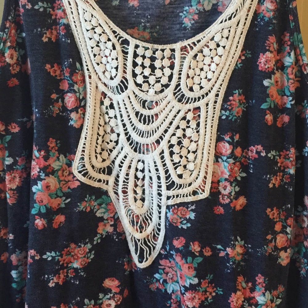 Floral tank with crocheted accent